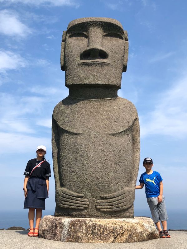 日本・宮崎市、「宮崎帰省」の写真：日南市「サンメッセ日南」
モアイ像も良い...