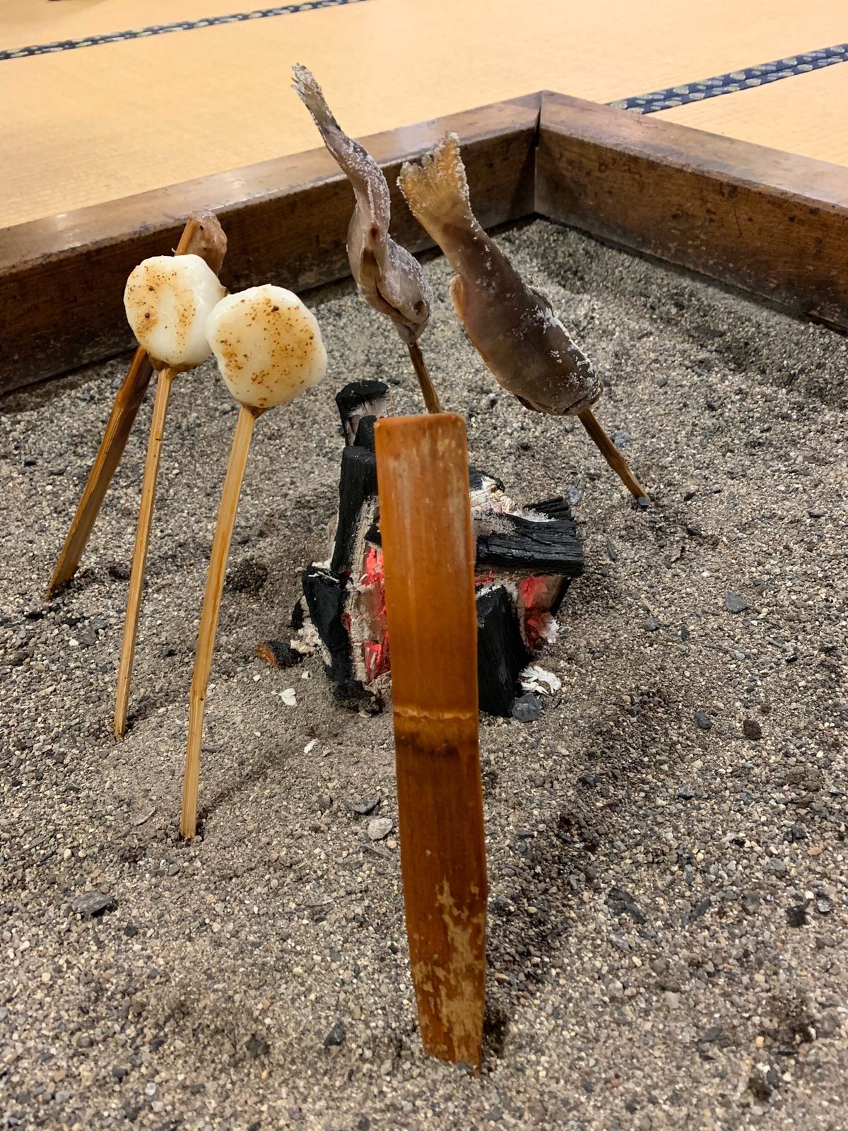 香ばしい囲炉裏焼き🐟😋