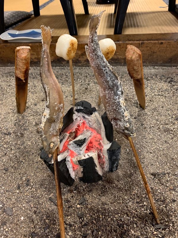 日本・日光「栃木へ！女子旅‼︎」の写真：香ばしい囲炉裏焼き🐟😋