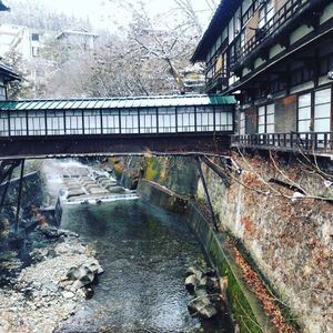 積善館と近所の子供が作った雪人形（力作すぎる…）