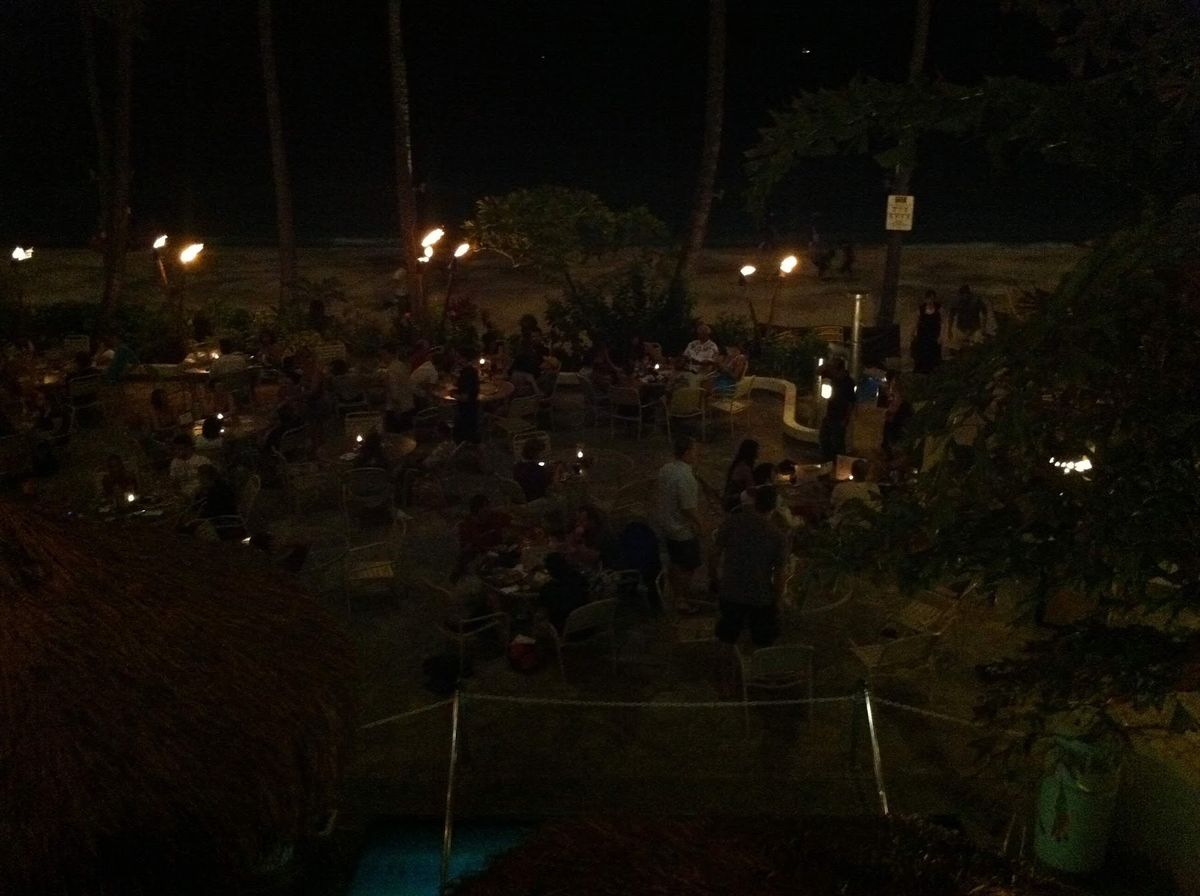 最後の夜はアウトリガーワイキキのフラグリルへ
雰囲気良くていいレストランで...