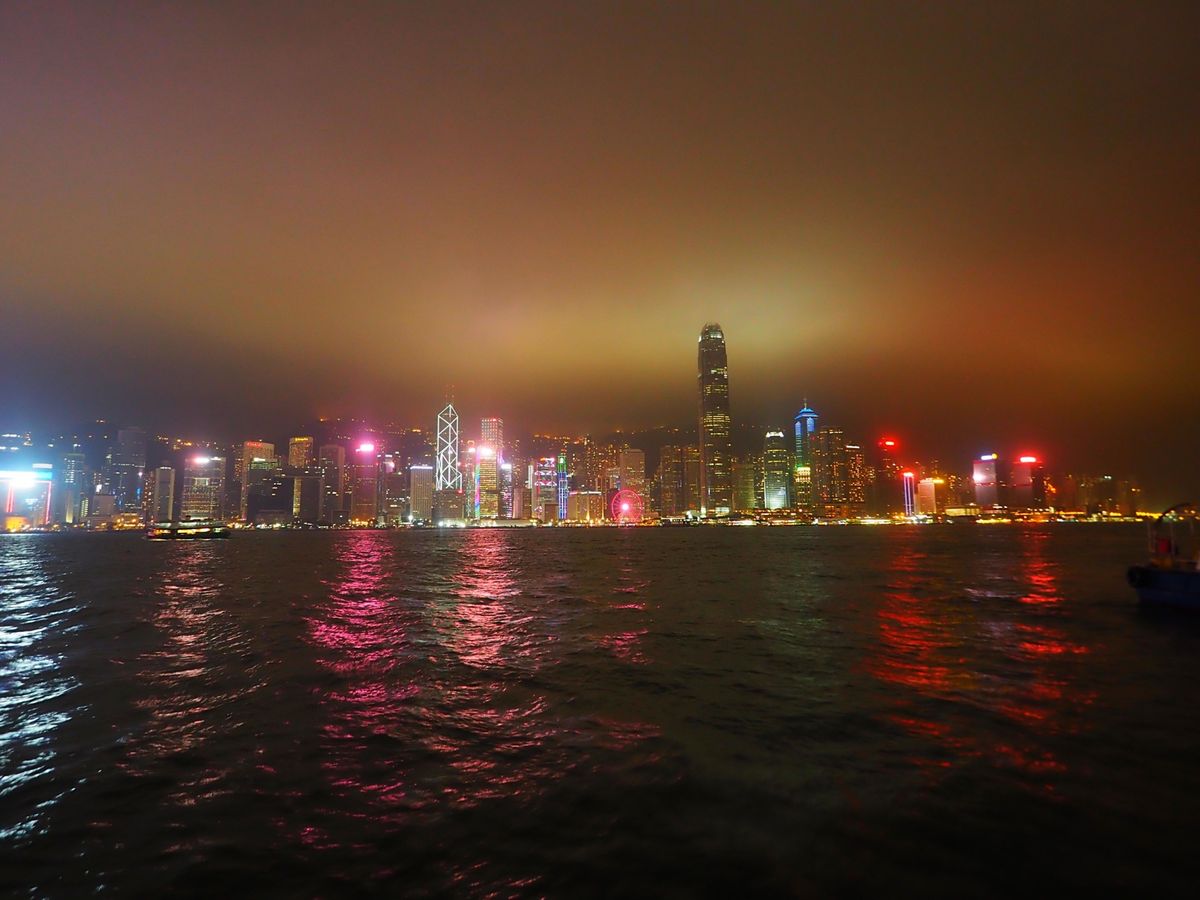 香港の街で夜景と食事を満喫した翌日はドラゴンズバックでトレッキング