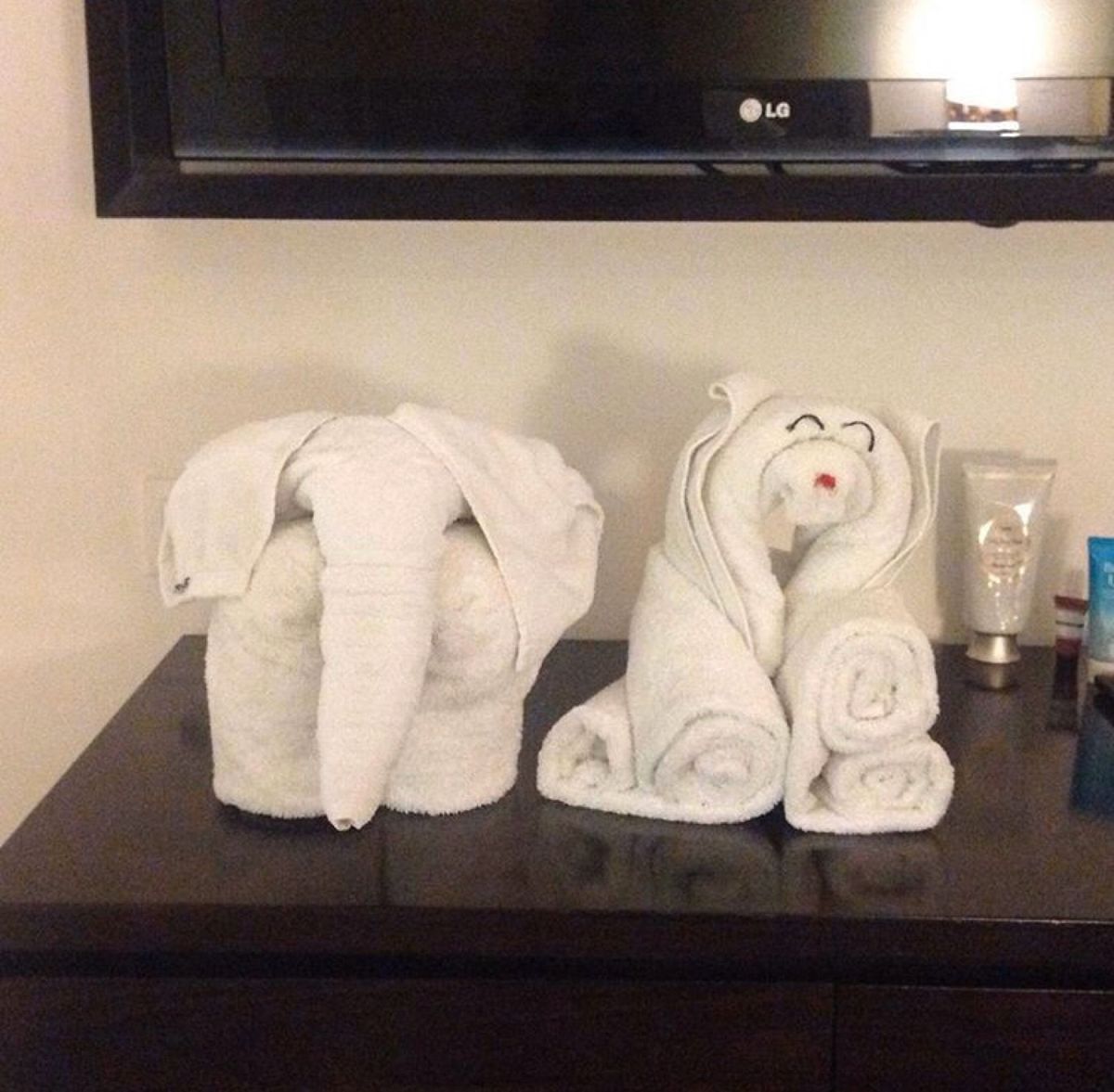 クタビーチでシンバという現地のサーファーと夕日を眺めました(^o^)
初一...