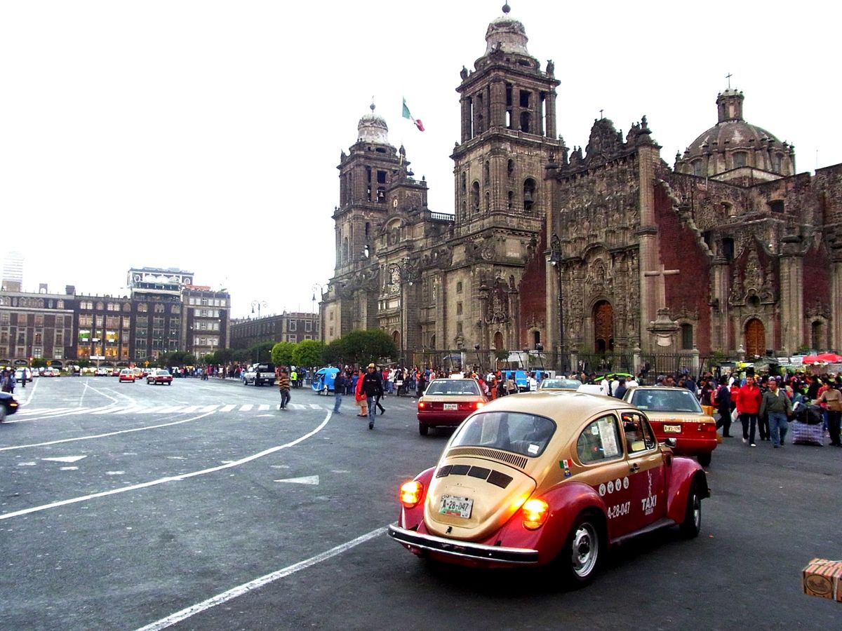 夜景も美しい首都メキシコシティ