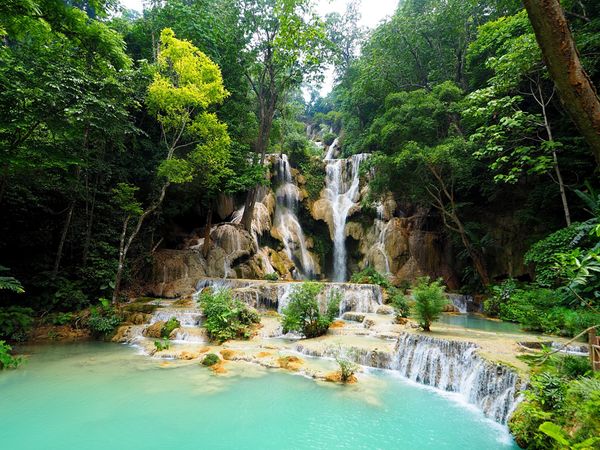 ラオス人民民主共和国・ルアンパバーン「ラオス  古都ルアンパバーン でのんびり」の写真：バイクをレンタルして郊外クアンシーの滝へ🛵