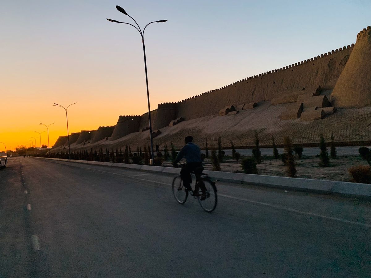 青のタイルが目に痛いくらい本当に綺麗。また行きたい国。