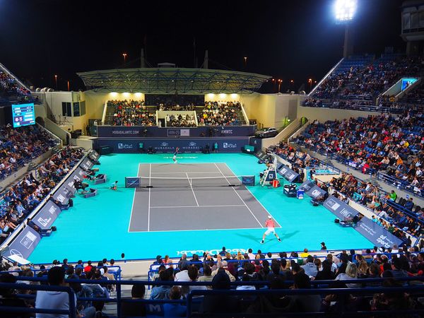 アラブ首長国連邦・アブダビ「アブダビ  高層ビルに囲まれたUAEの首都国」の写真：ジョコビッチをはじめ有名な選手が多数出場...