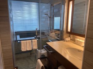 下関ならではのお料理　
各部屋ごとにある小さいけど源泉掛け流しの温泉♨️ ...