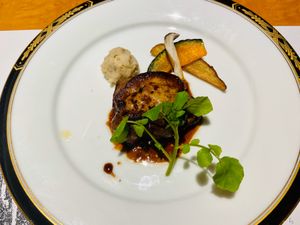 下関ならではのお料理　
各部屋ごとにある小さいけど源泉掛け流しの温泉♨️ ...