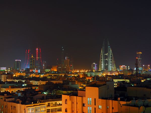 バーレーン・バーレーン「バーレーン　レンタカーで産油国中をドライブ」の写真：鹿の角をイメージした造形が印象的なワール...