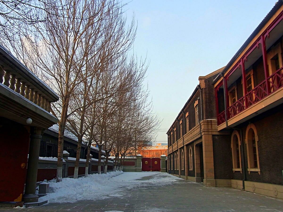 長春
今は共産党委員会としてそのまま使われている旧関東軍司令部
ラストエン...