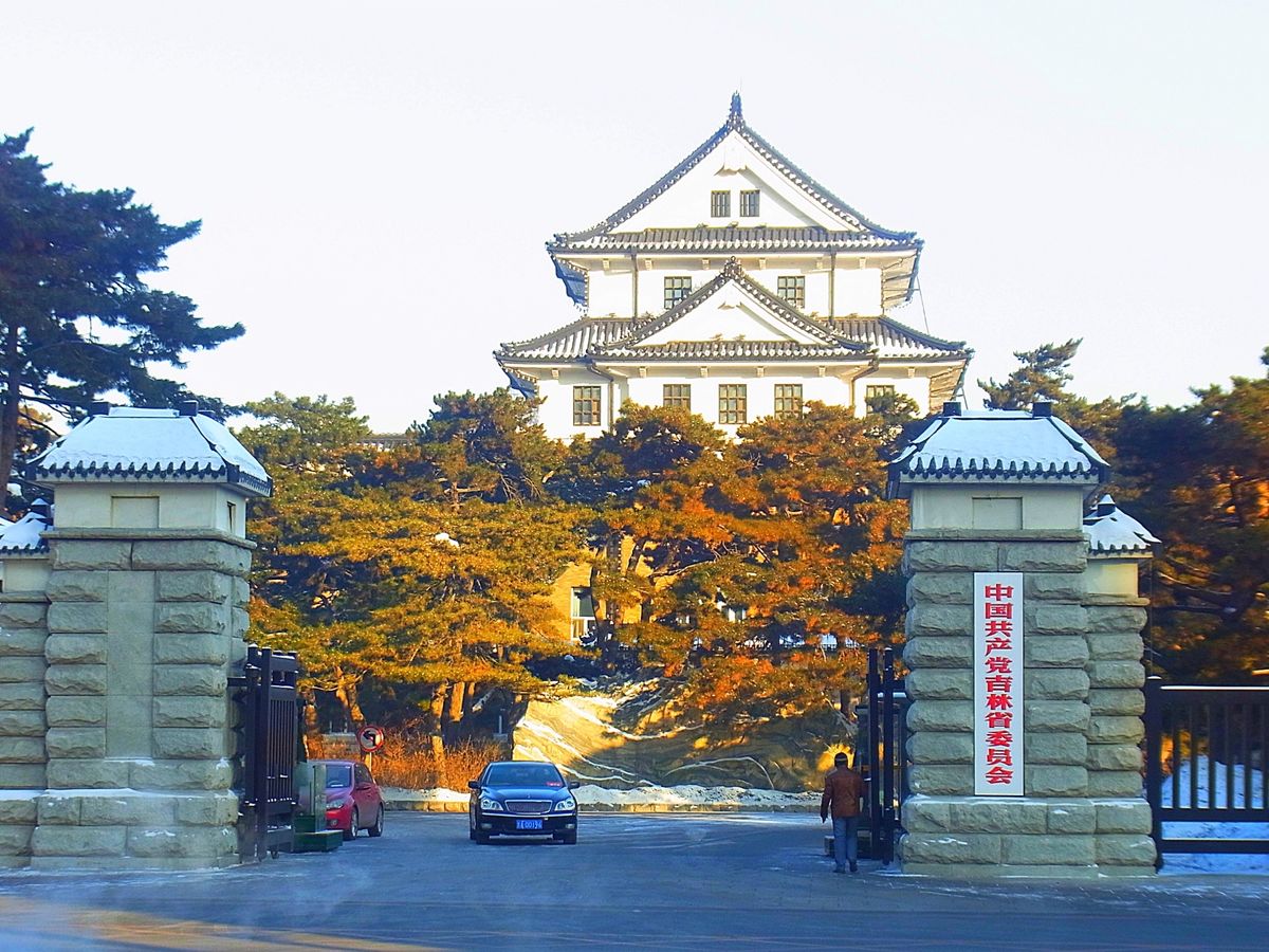 長春
今は共産党委員会としてそのまま使われている旧関東軍司令部
ラストエン...