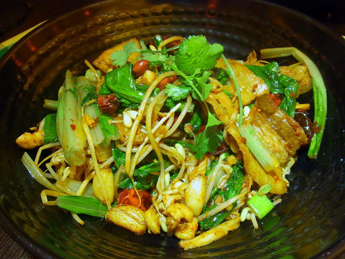 長春
今は共産党委員会としてそのまま使われている旧関東軍司令部
ラストエン...