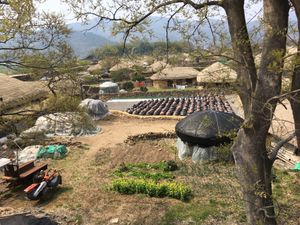 スンチョン。
朝鮮王朝時代に迷い込んだかのような城壁に囲まれた場所、ナガン...