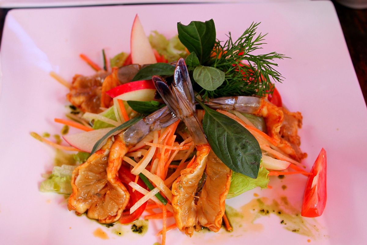 ニューカレドニアは太平洋に浮かぶフランス領の島
澄んだ青色の空と海が広がります