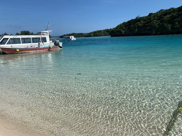 日本・石垣島「沖縄🇯🇵」の写真：川平湾⛵️
今まで見た海の中で1、2位争...