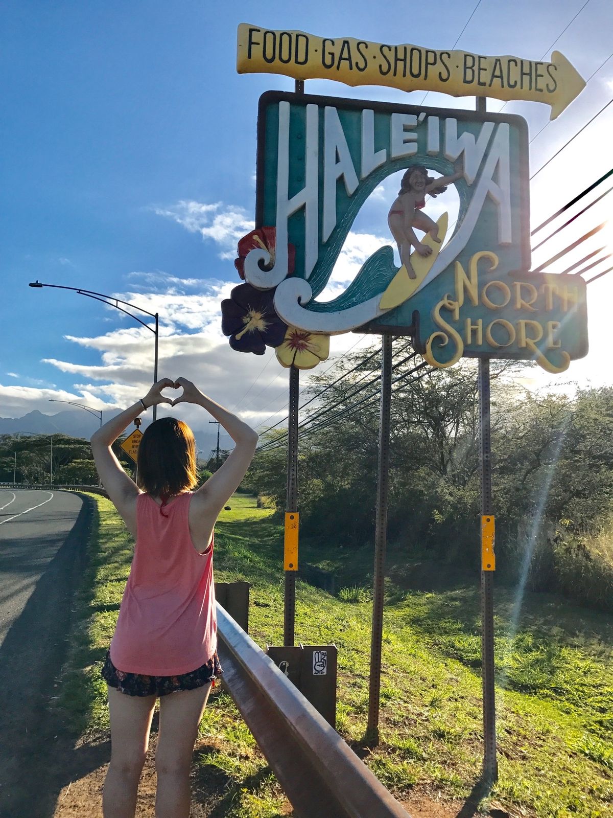 スクーターデビュー、ハワイ大学の学食
ハレイワの看板で記念写真