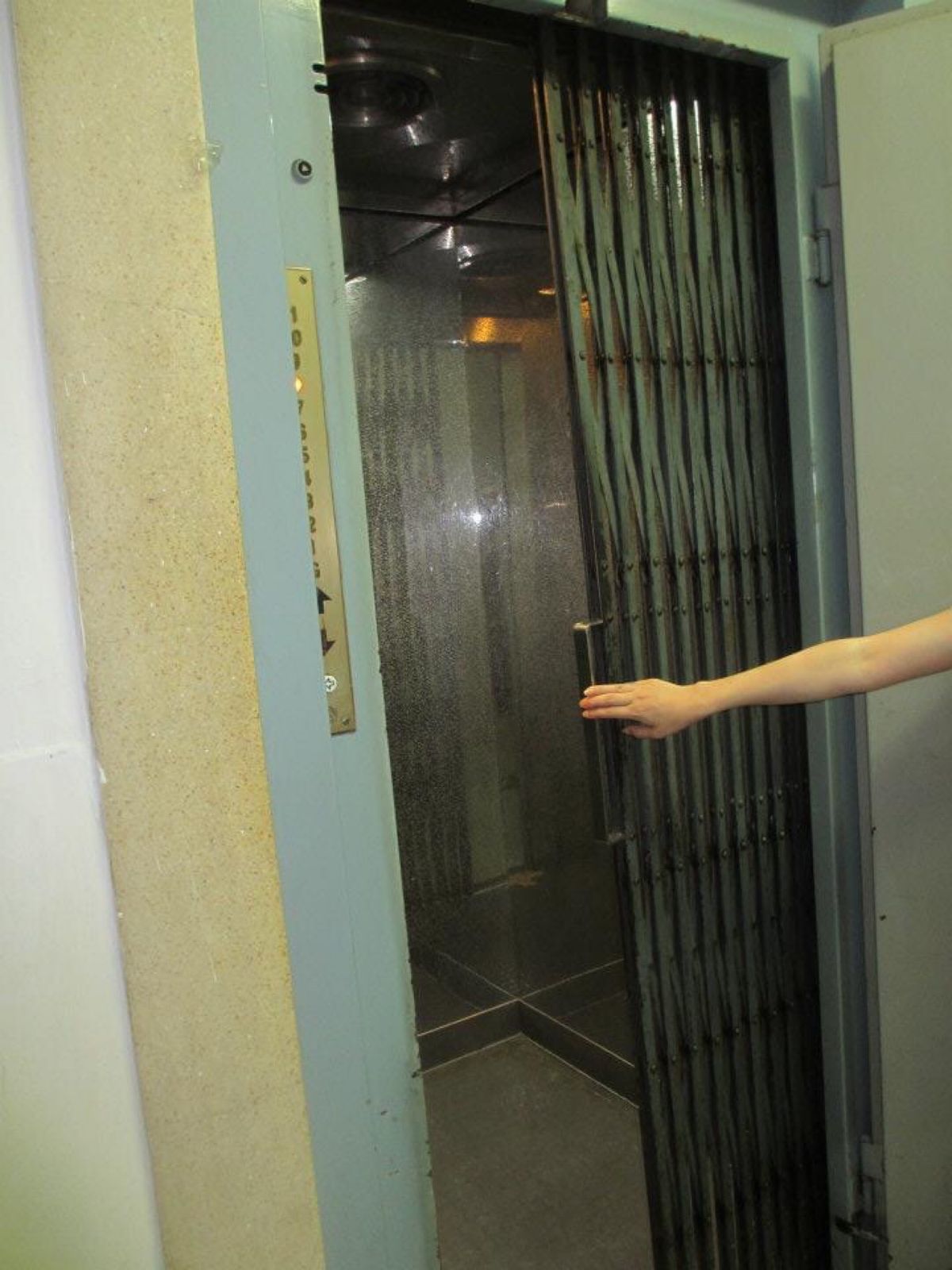 天気が悪く夜景は残念だった。
泊まった宿のエレベーターに乗るのが難しかった...