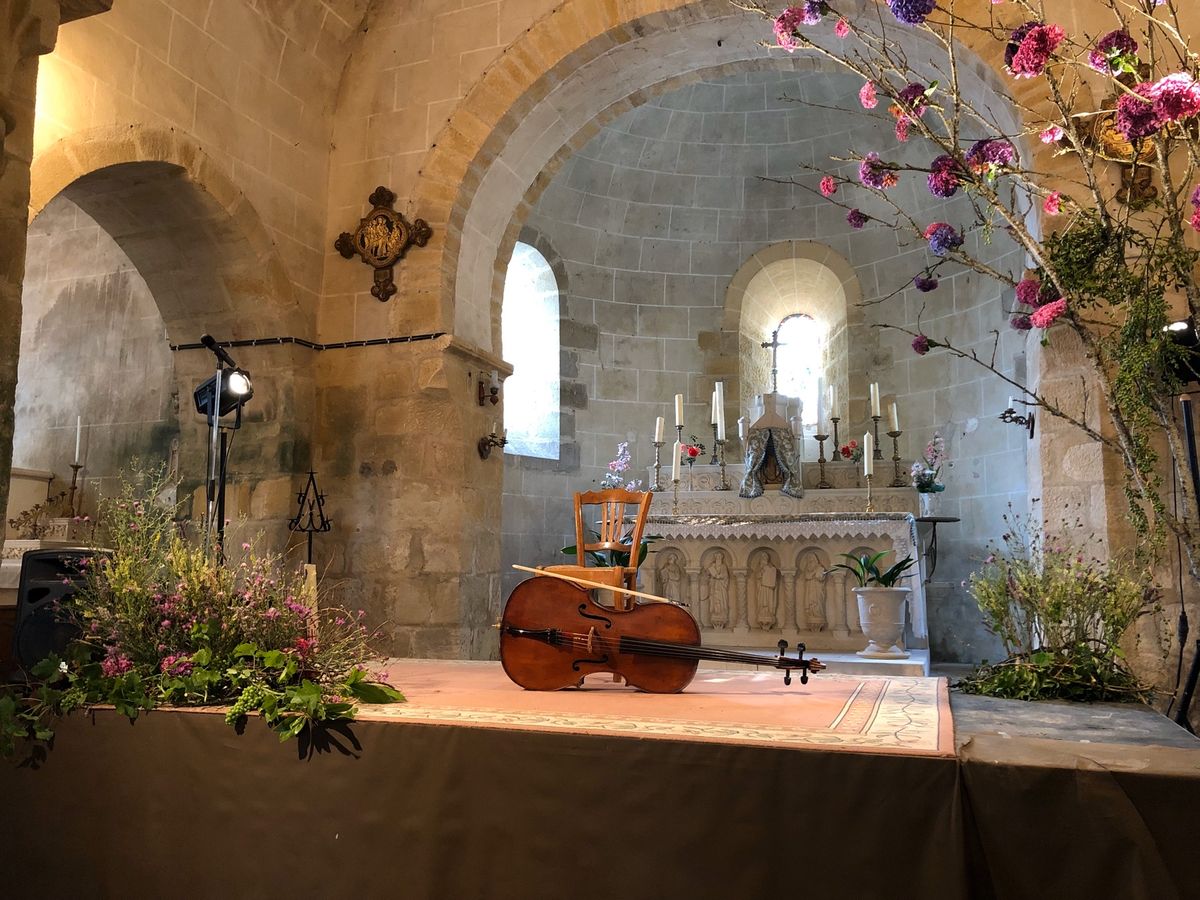メイエ村の教会で。