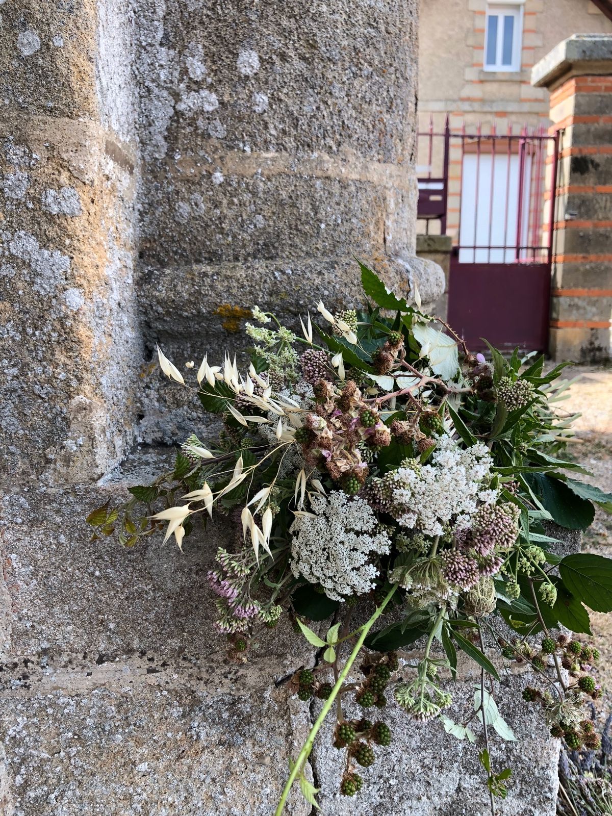 メイエ村の教会で。