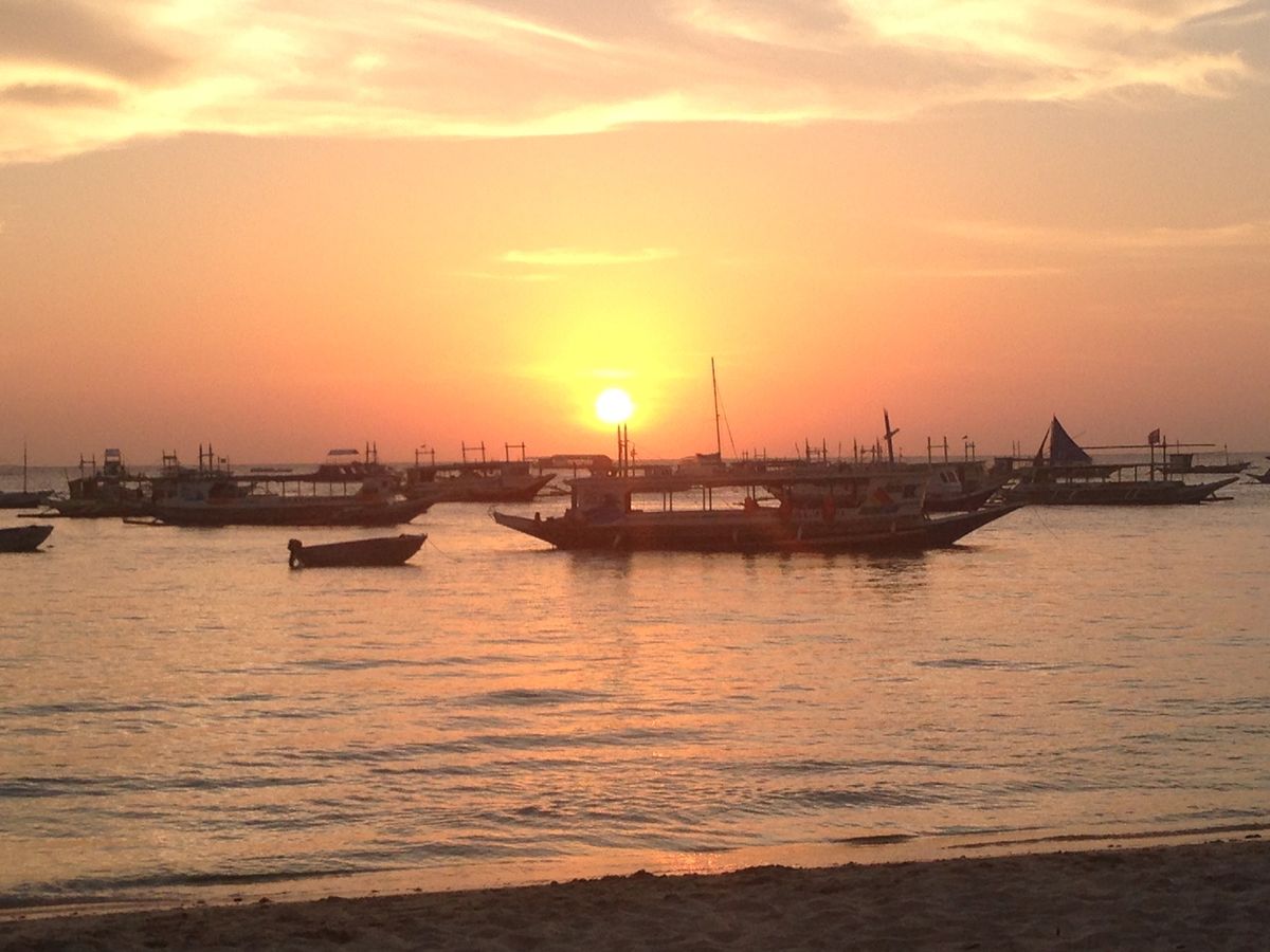 白い砂と青い海