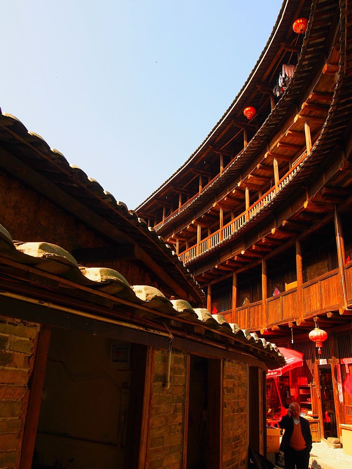 永定土楼
アモイからバスに揺られて数時間、永定土楼にやってきました
永定に...