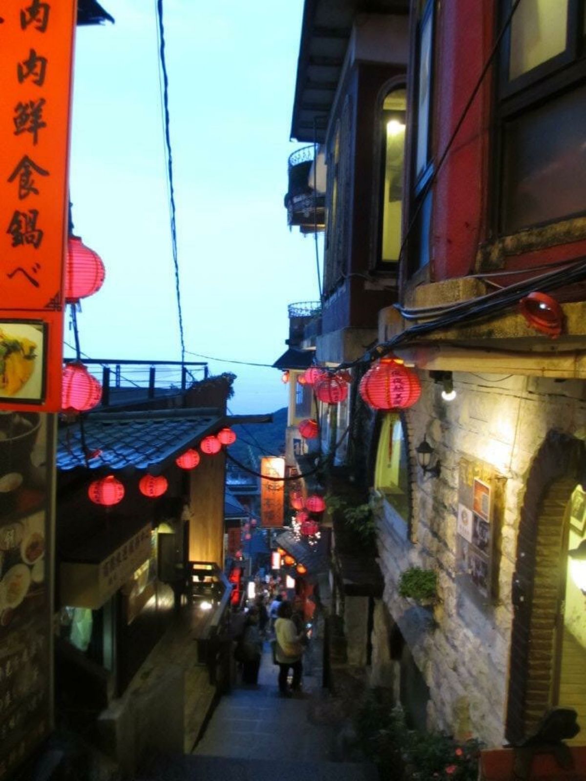 毎日雨だったのに雨が多いで有名な九份は晴れてた
