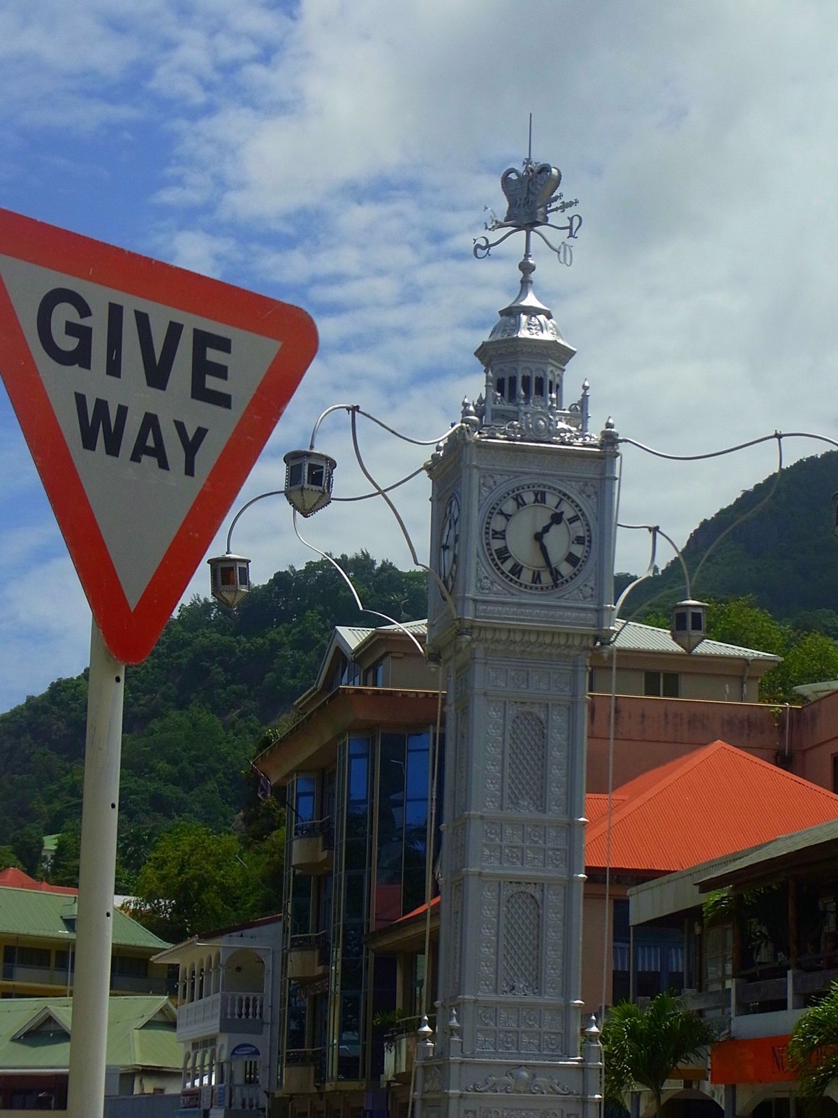 セーシェルのメインアイランドは首都ヴィクトリアのあるマヘ島
世界最大の種子...