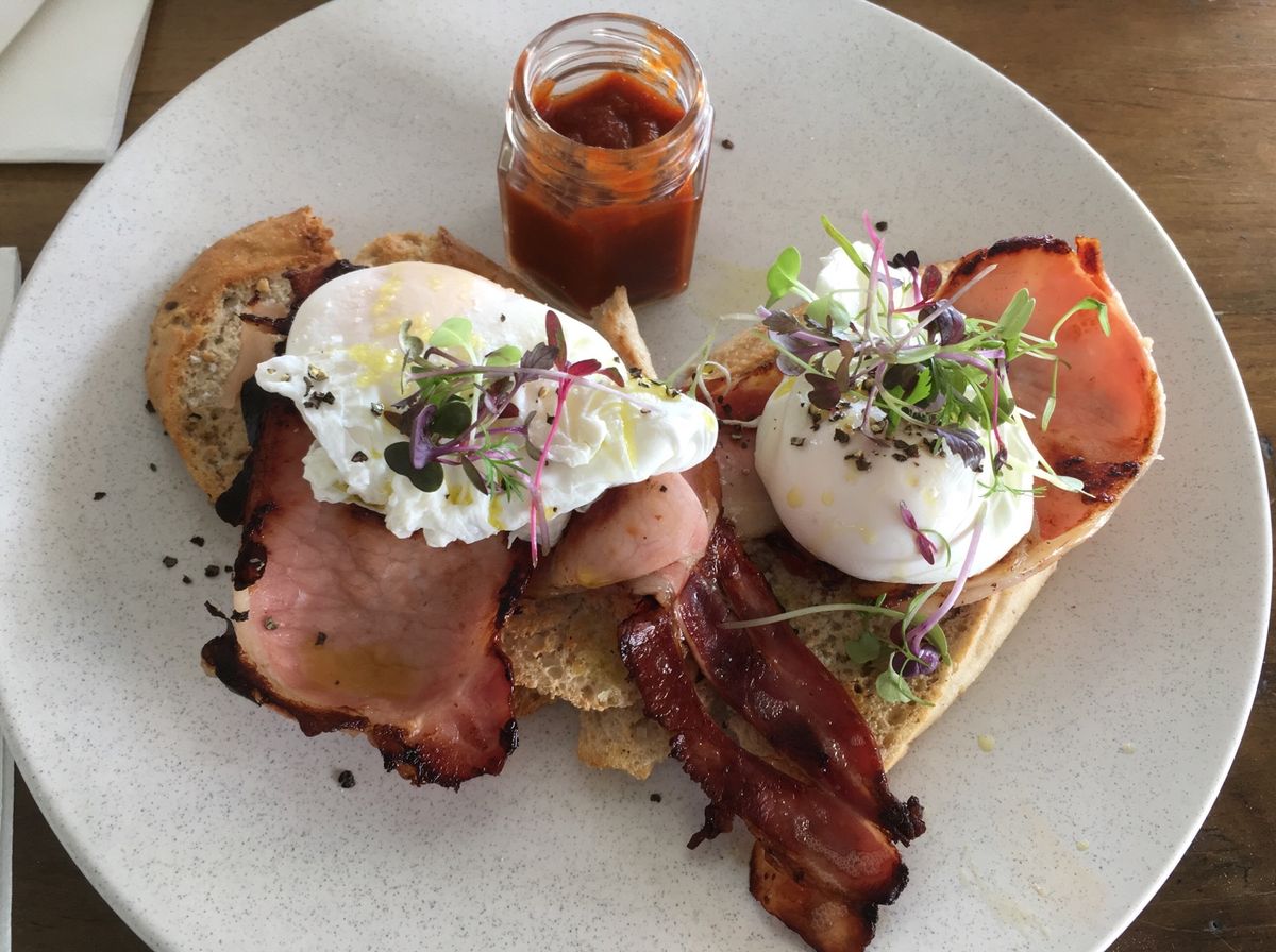 お洒落なカフェで☕️breakfast🍴
お天気悪かったけど海が近くって良...