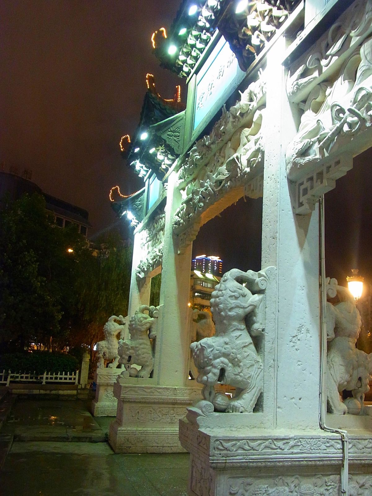 貴陽
貴州省の省都　貴陽市はかなりの大都会