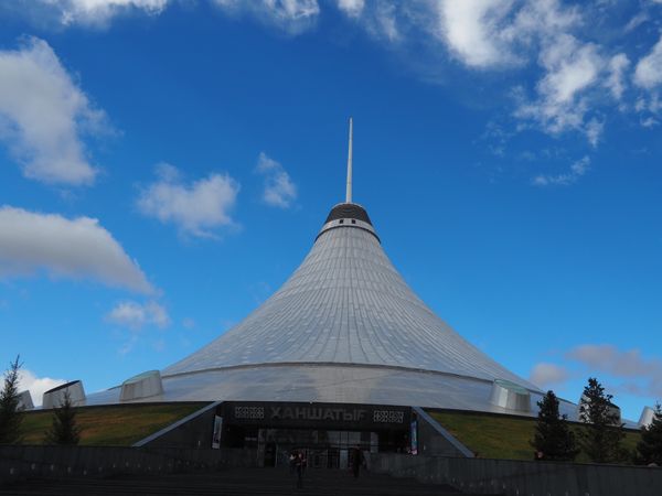 カザフスタン・アスタナ「カザフスタン　自然豊かなアルマトイ と未来都市アスタナ 」の写真：アスタナ 
国土の広いカザフスタン、アル...