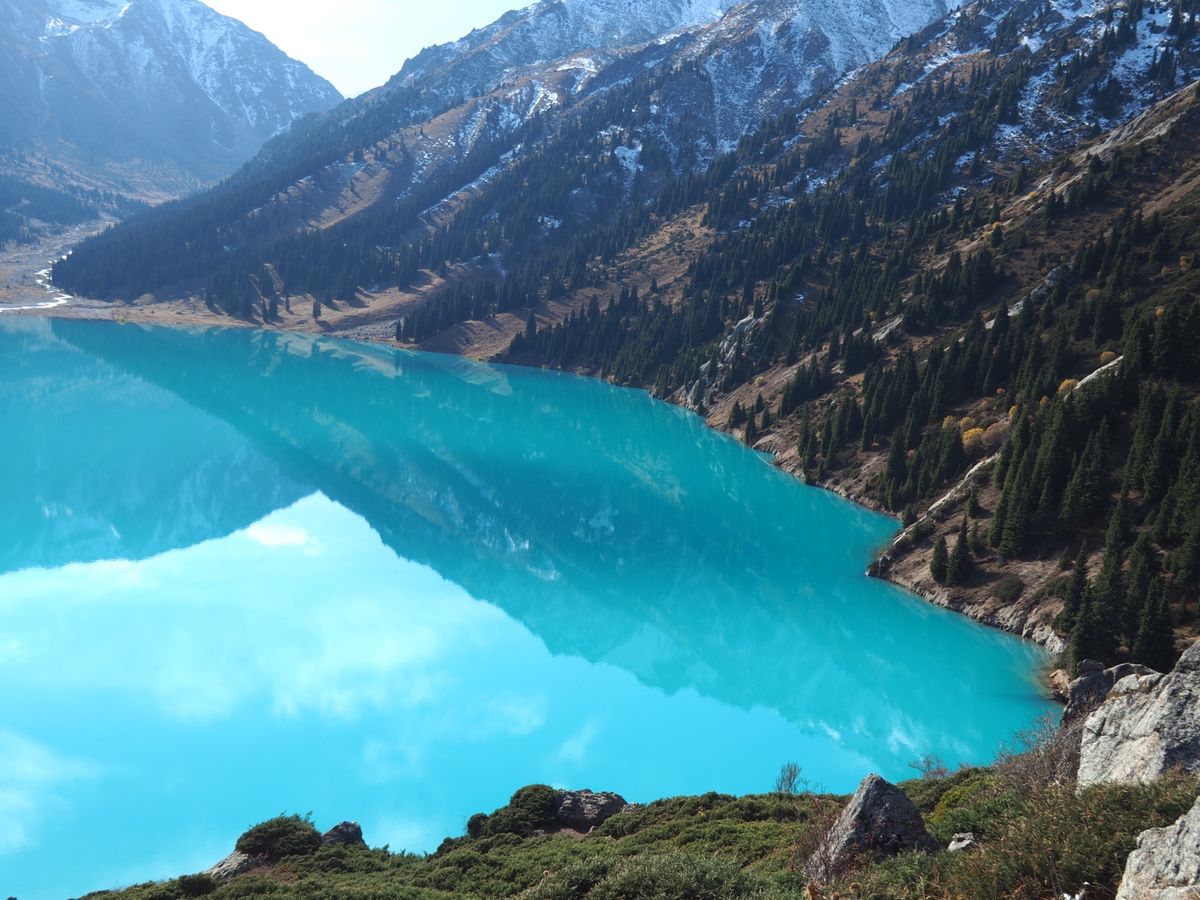 アルマトイ 
街から30キロほど郊外の山中に佇むビッグアルマトイ レイク
...