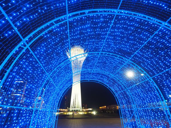 カザフスタン・アスタナ「カザフスタン　自然豊かなアルマトイ と未来都市アスタナ 」の写真：アスタナ 
国土の広いカザフスタン、アル...