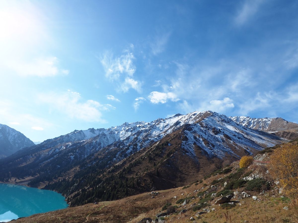 アルマトイ 
街から30キロほど郊外の山中に佇むビッグアルマトイ レイク
...