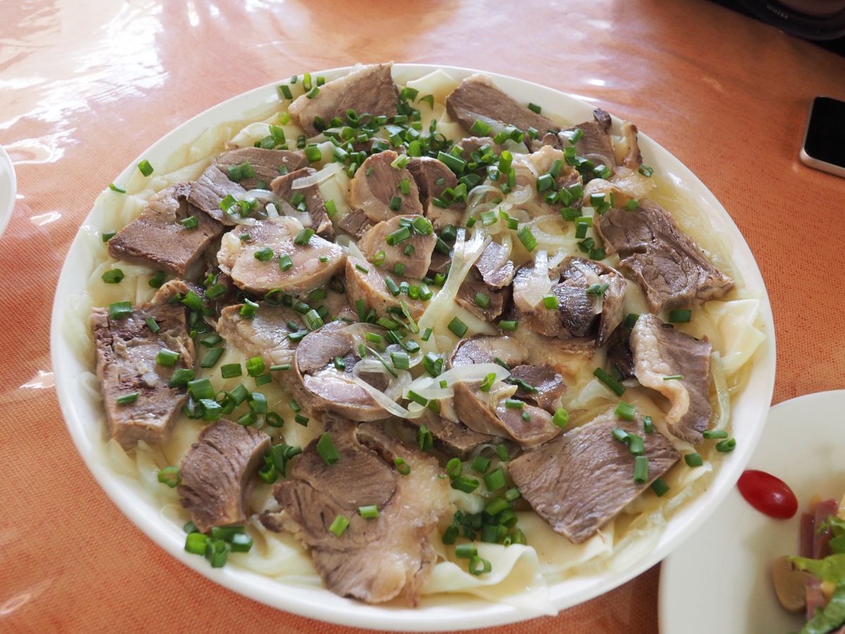 アルマトイ 
街から30キロほど郊外の山中に佇むビッグアルマトイ レイク
...