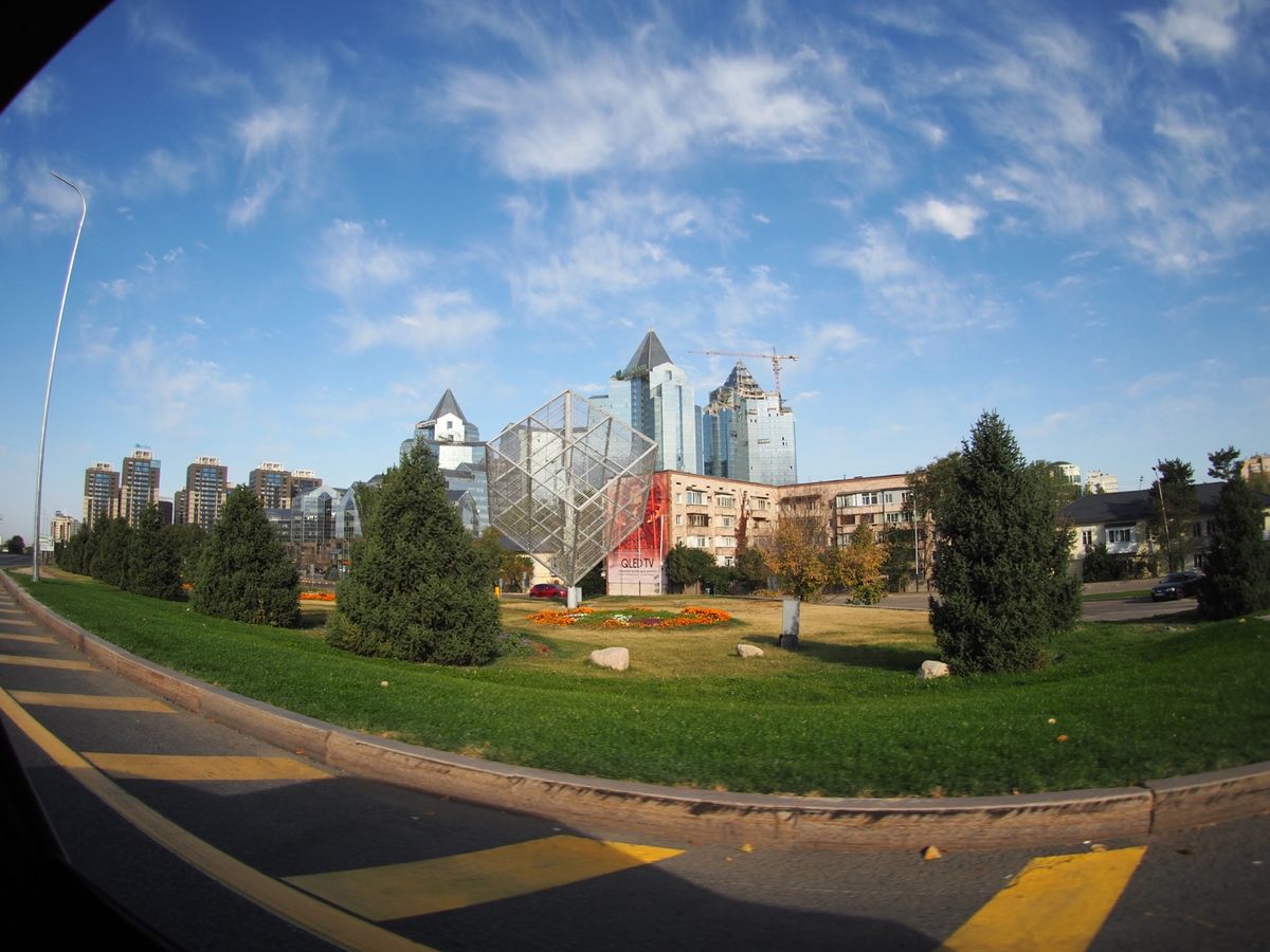 アルマトイ 
街から30キロほど郊外の山中に佇むビッグアルマトイ レイク
...