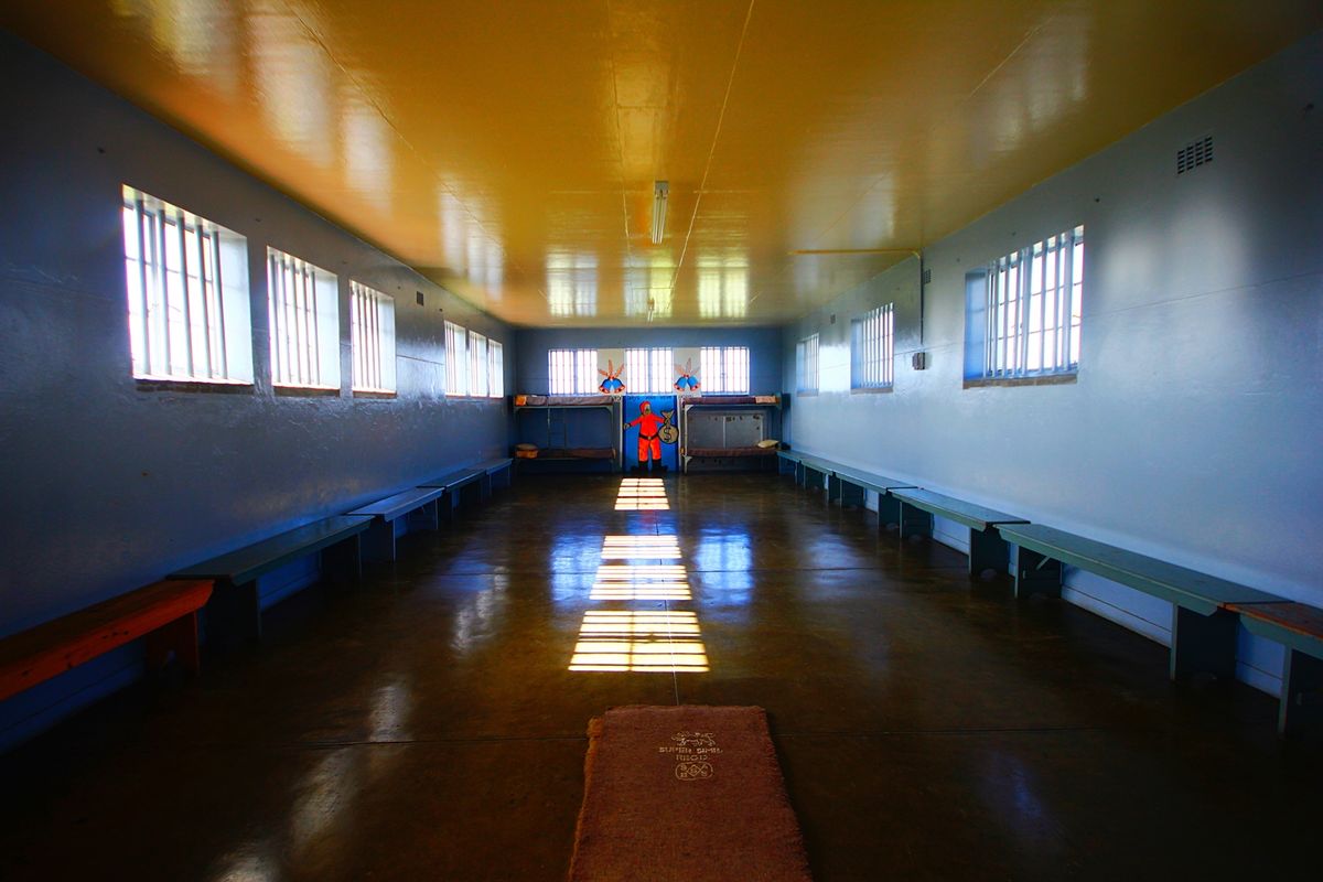 希望峰までは山と海に挟まれた爽快なドライブルート🚙
ロベン島はマンデラさん...