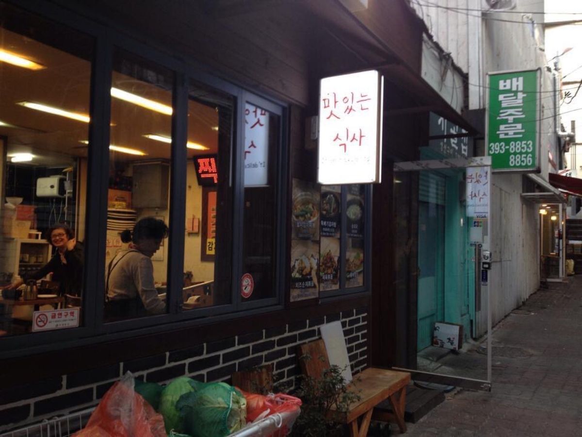 ソウルも桜が綺麗。
イデのレストラン。おばさんがメニューにはないものを作っ...