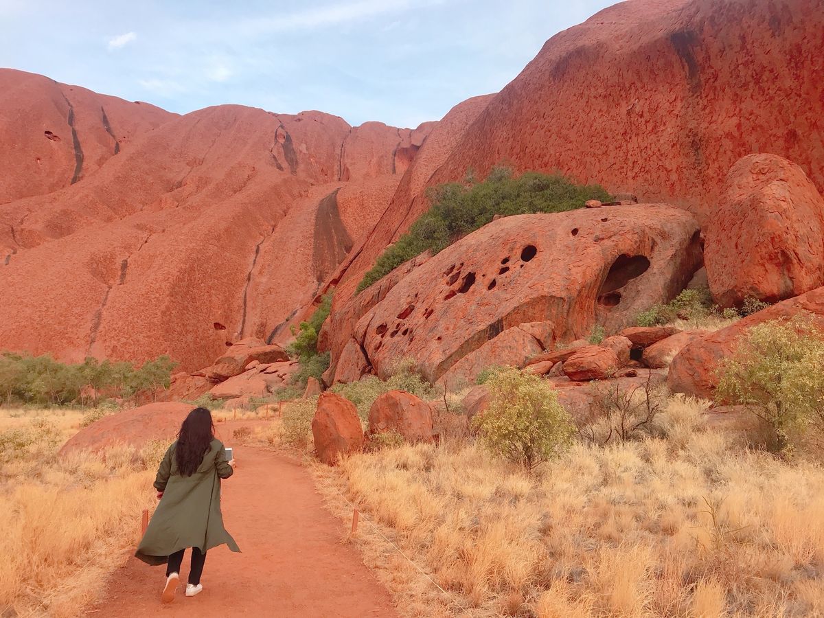 2度目のウルルは、天気に恵まれず。
そして、強風のため登る事ができなかった...