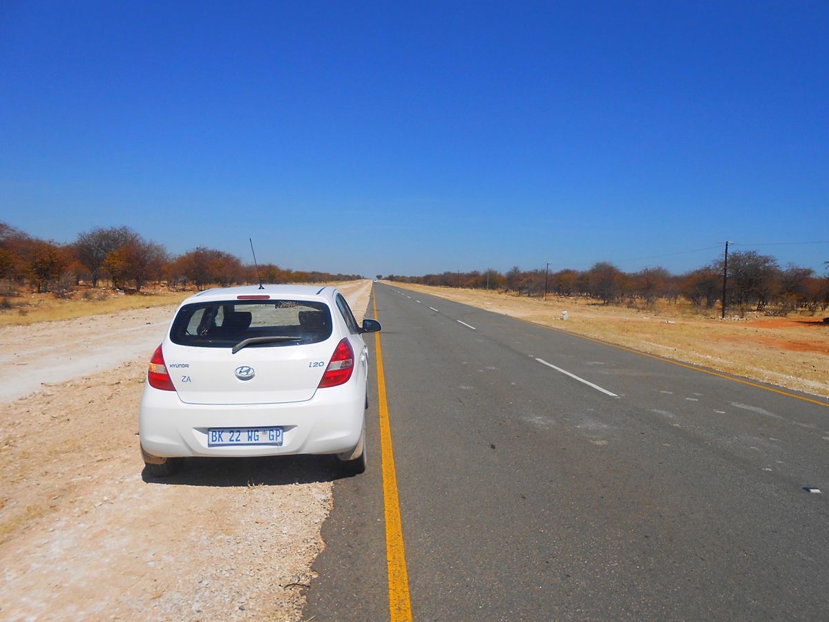 オプウォ
ナミビアの首都ウィントフックから北にレンタカーを走らせること70...