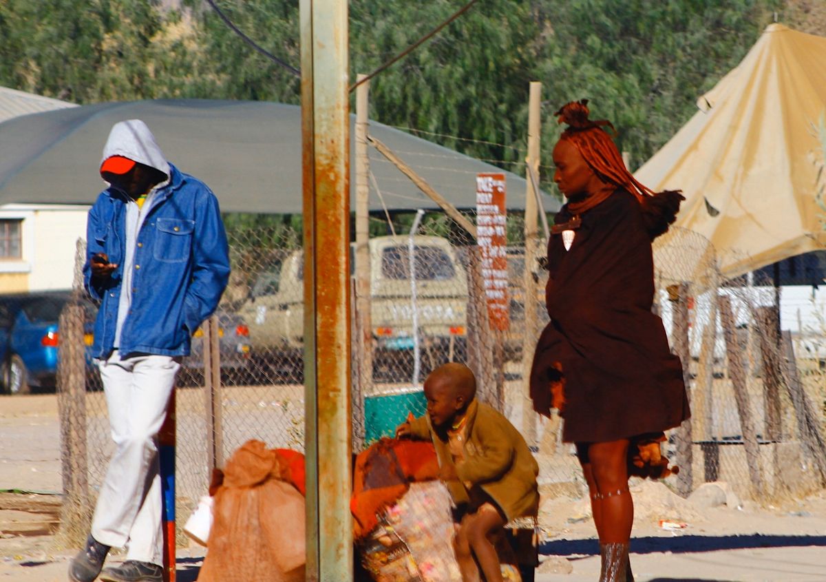 オプウォ
ナミビアの首都ウィントフックから北にレンタカーを走らせること70...