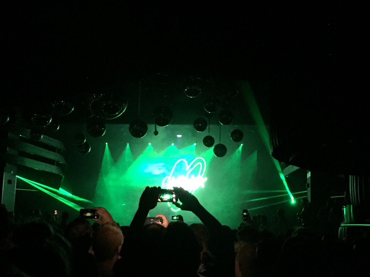 ハイ　イビザ
グリッターボックス
結構広いクラブ