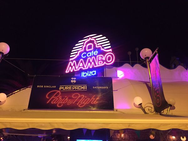 スペイン・バルセロナ「イビザ島パーティー三昧」の写真：ビーチ沿いのカフェマンボ