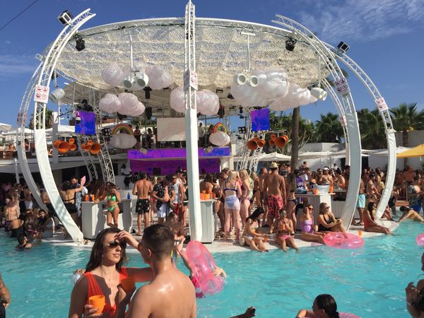 スペイン・バルセロナ「イビザ島パーティー三昧」の写真