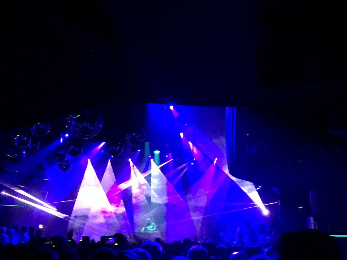 ハイ　イビザ
グリッターボックス
結構広いクラブ