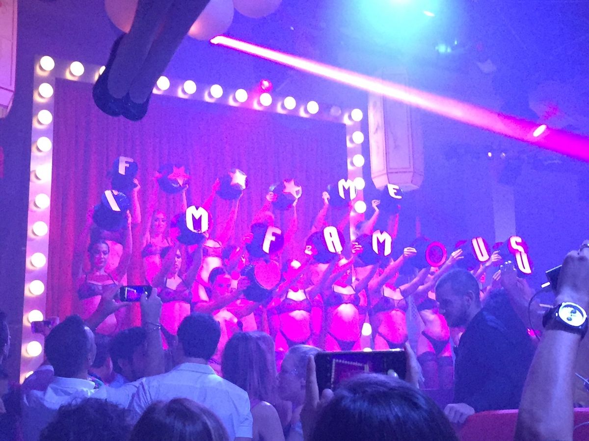 デヴィッドゲッタパーティー
チケットは、約1万円だけど充実のパーティー