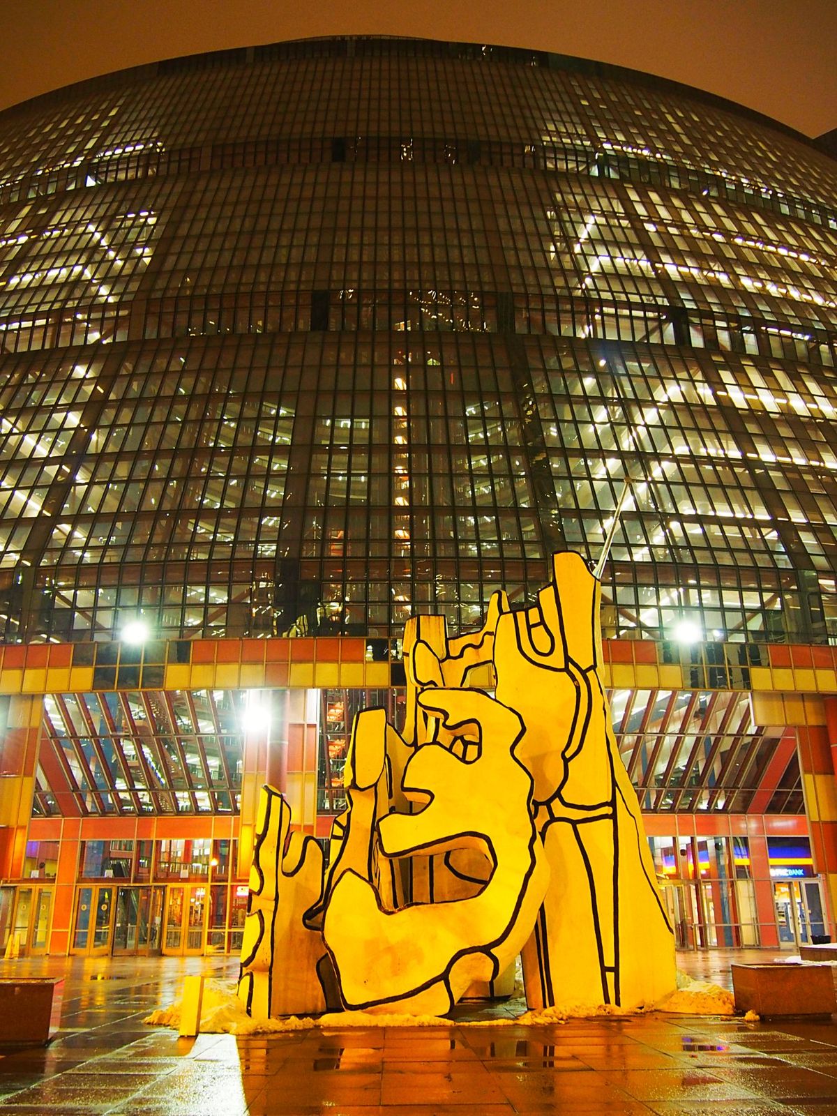 冬の夜のシカゴは人も少なく、とても寒かったですが、劇場のネオンや歴史を感じ...