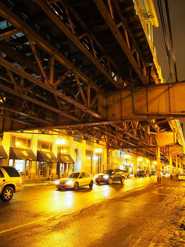 アメリカ(米国)・シカゴ「シカゴ　寒い冬の夜の散歩」の写真：冬の夜のシカゴは人も少なく、とても寒かっ...