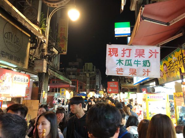 台湾「台北・新北投ひとり旅」の写真：ホテルでひと息ついて、現地のファミマで買...