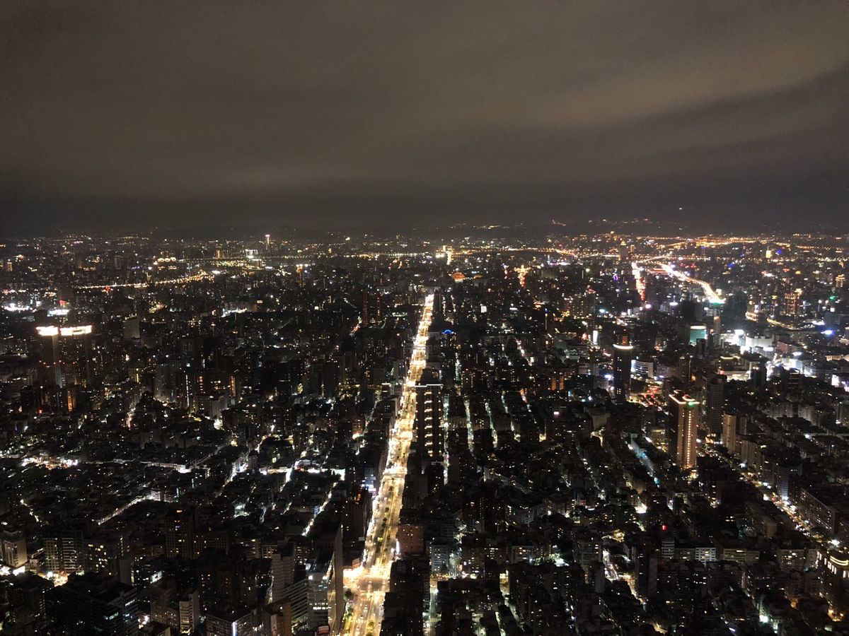 昼食は「春梅子餐庁」で頂き、「足つぼマッサージ」と「中正紀念堂」を周ってツ...